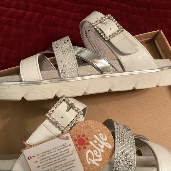 NWT Relife White Sandals Size 36, fits larger - Picture 10 of 10